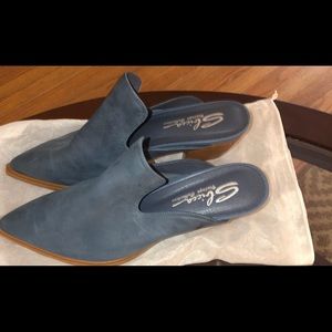 Brand new Sbicca size 10 blue leather mules!